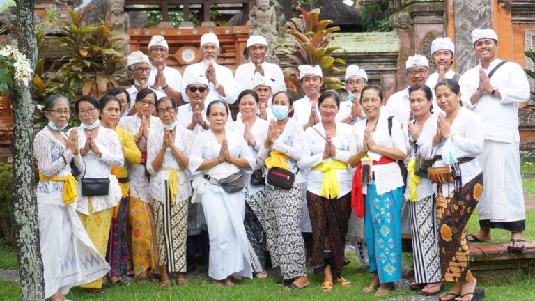 Makna Hari Raya Kuningan dalam Tradisi Keluarga Besar